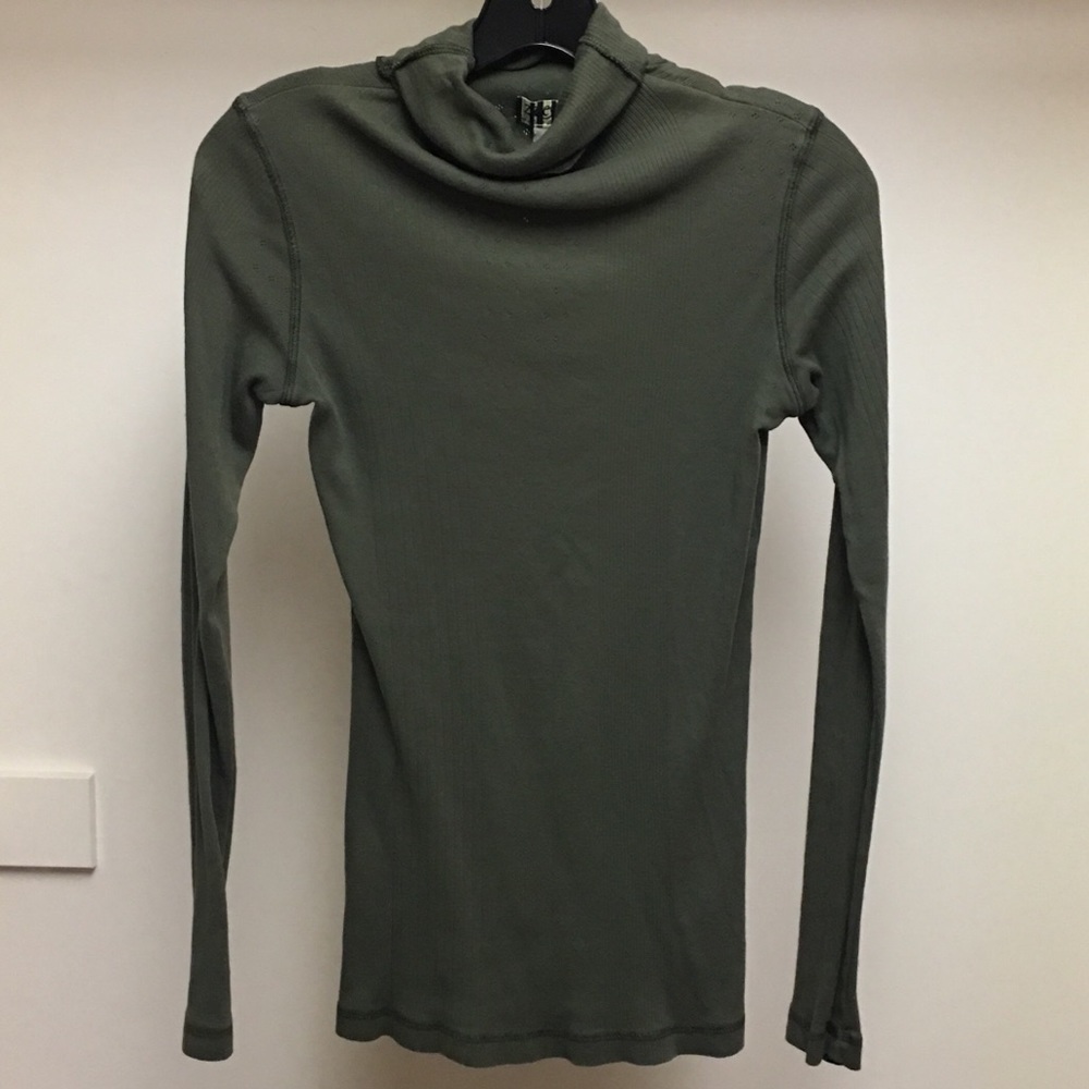zooey turtleneck